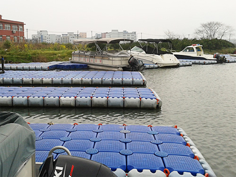 Float del tubo di pontone